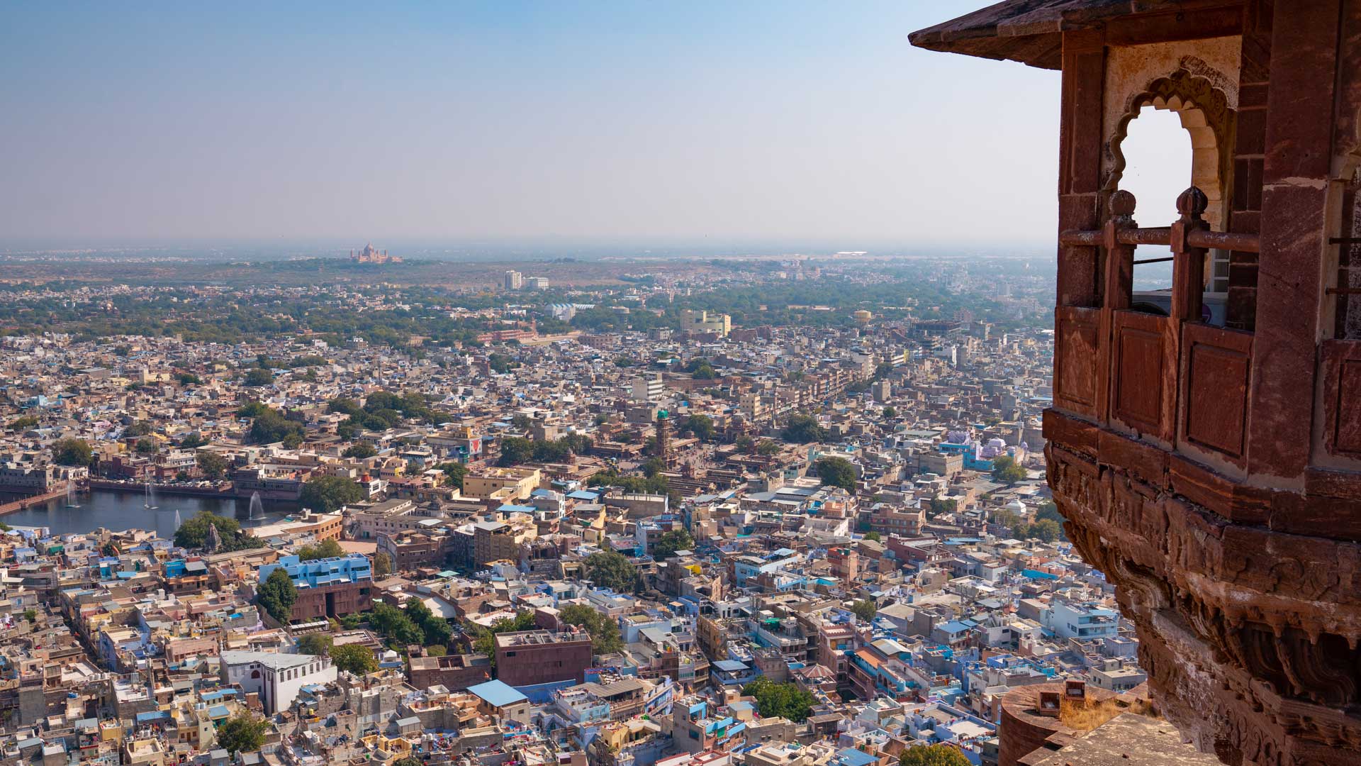 Why India:<br />
A favourable macro environment